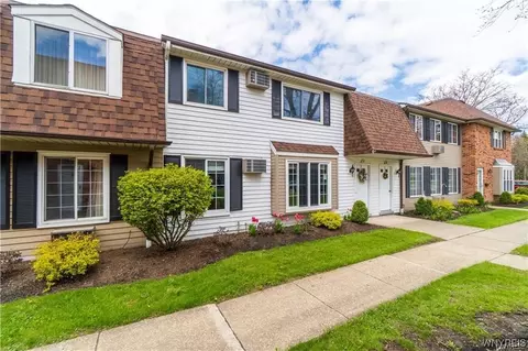 64 Wellington Ct, Amherst, NY 14221