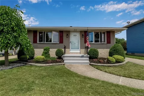 101 Vern Ln, Cheektowaga, NY 14227
