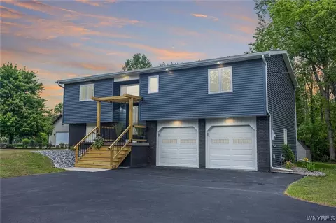 8699 Hartshorn Rd, Batavia, NY 14020