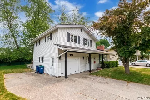 844 Edgewater Dr, Amherst, NY 14228