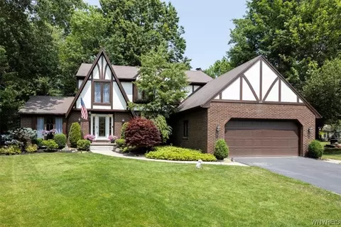 28 Skylark Ct, East Amherst, NY 14051