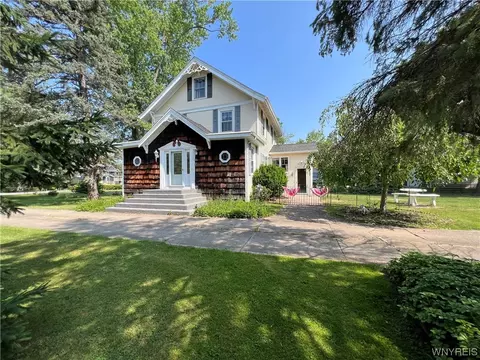 79 Indian Trail Rd, Amherst, NY 14221