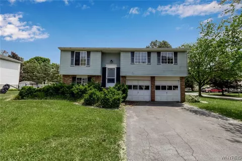 1345 Tanglewood Dr, North Tonawanda, NY 14120