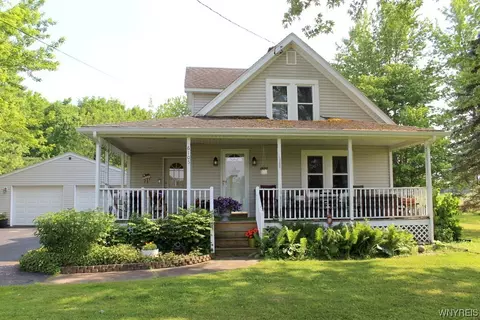 6105 Powers Rd, Orchard Park, NY 14127