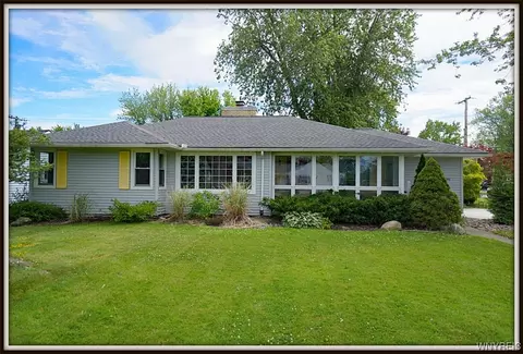 1460 Red Jacket Rd, Grand Island, NY 14072