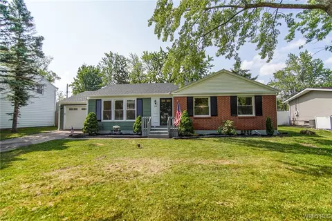 114 Browning Dr, Hamburg, NY 14075