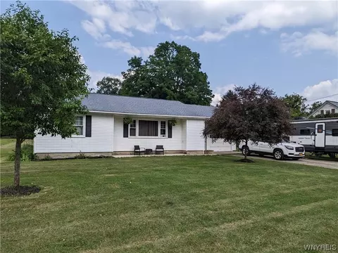 8740 North St, Springville, NY 14141