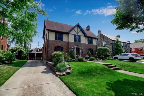 79 Deerhurst Park Blvd, Buffalo, NY 14217