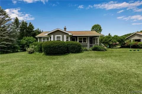 8560 Feddick Rd, Hamburg, NY 14075