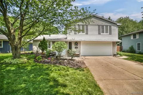 18 Batavia Dr, Amherst, NY 14221