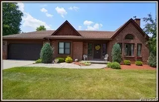 176 Bradfield Dr, East Amherst, NY 14051