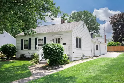 8629 Griffon Ave, Niagara Falls, NY 14304
