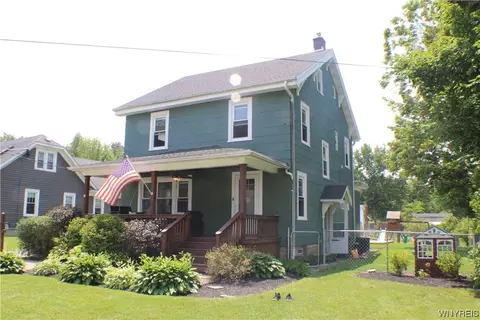 2757 2nd St, Eden, NY 14057