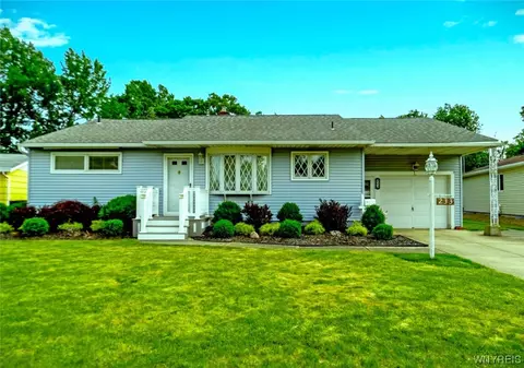 233 Coronation Dr, Amherst, NY 14226
