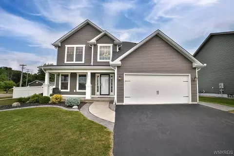 2437 Hobblebush Ln, Lake View, NY 14085