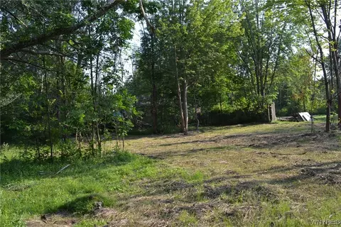 197 W Pleasant Ave, Evans, NY 14006
