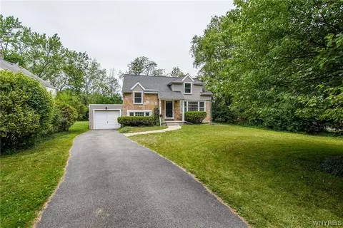 46 Willow Wood Park N, Amherst, NY 14226
