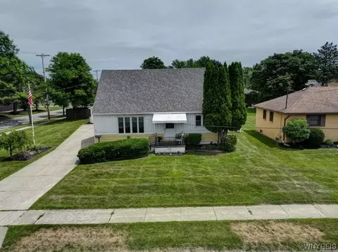 125 Iroquois Ave, Cheektowaga, NY 14206