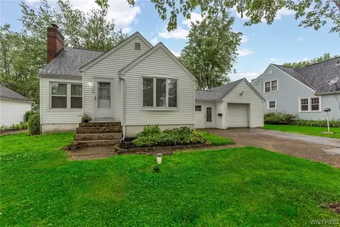 126 Westcliff Dr, West Seneca, NY 14224