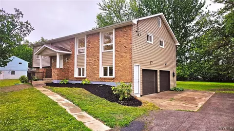 3865 Sheldon Rd, Orchard Park, NY 14127
