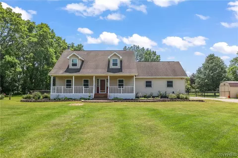 9946 Ridge Rd, Hartland, NY 14105