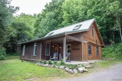 1015 Eagle Dr, Great Valley, NY 14741