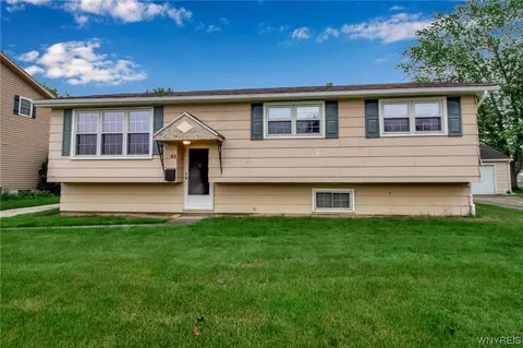 43 Bosse Ln, West Seneca, NY 14224