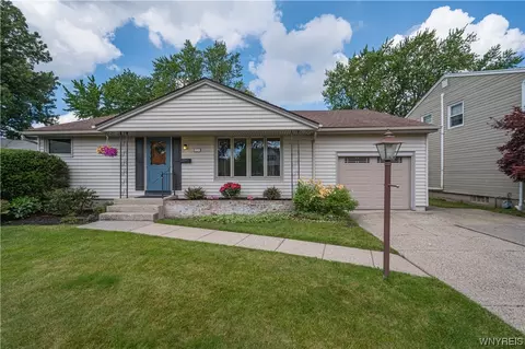 78 Patricia Dr, Tonawanda, NY 14150