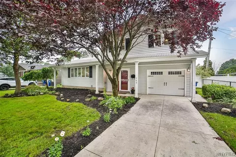 760 Edgewater Dr, Amherst, NY 14228