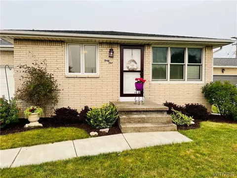 41 Jackie Ln, Depew, NY 14043