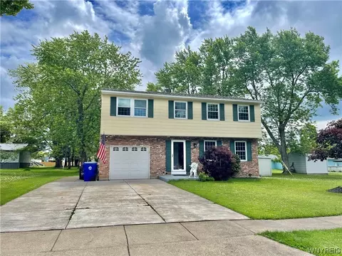 9 Crystal Ln, West Seneca, NY 14224