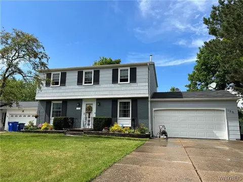 120 Robin Hill Dr, Amherst, NY 14221