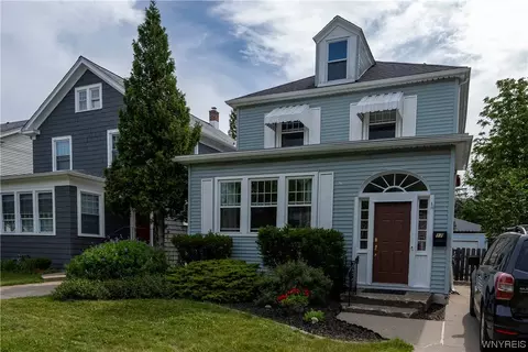 17 Groveland St, Buffalo, NY 14214