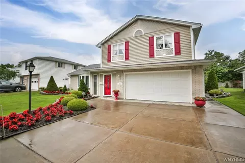 102 Brooklane Dr, Amherst, NY 14221