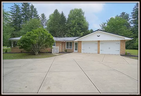 6871 Wolcottsville Rd, Royalton, NY 14001