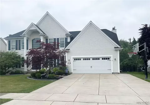 13 Sussex Ln, Lancaster, NY 14086