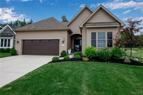 5387 Alderbrook Ln, Clarence, NY 14031