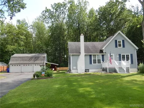 3765 Dartmouth St, Hamburg, NY 14075