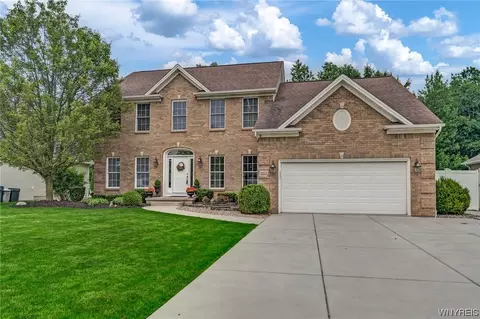 3353 Summerset Ct, Wheatfield, NY 14120
