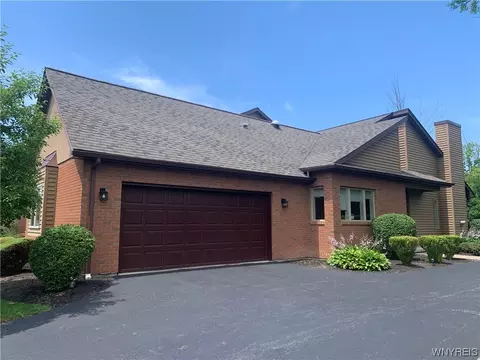 833 Carriage Ln, Lewiston, NY 14092