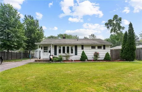 195 Meadow Lea Dr, Amherst, NY 14226