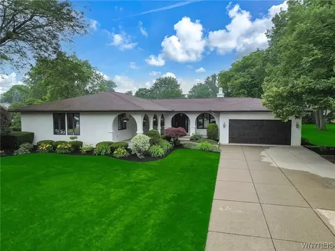 4788 Creek Rd, Lewiston, NY 14092