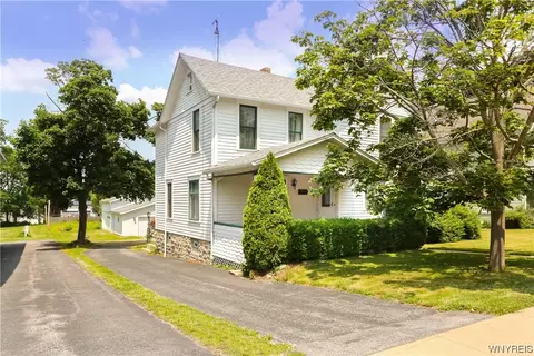 66 John St, Newstead, NY 14001
