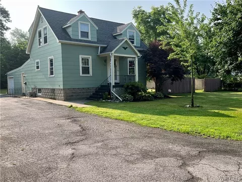232 Harding Rd, Amherst, NY 14221