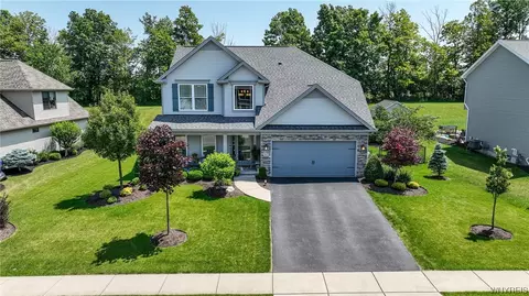 30 Vista Ct, West Seneca, NY 14224