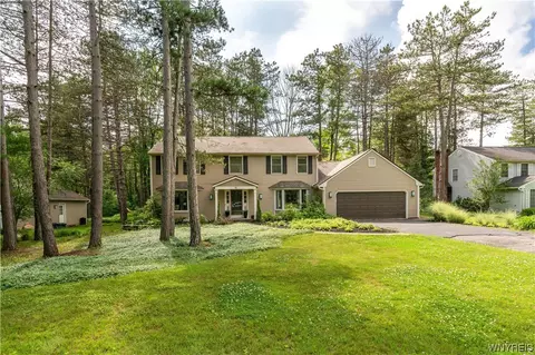 15 Pawtucket, Orchard Park, NY 14127
