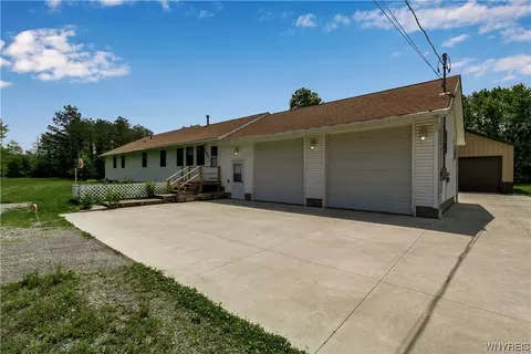 4652 E River Rd, Grand Island, NY 14072