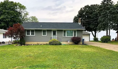 380 Roat Dr, Evans, NY 14006