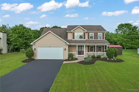 5505 Hallmark Ln, Lockport, NY 14094