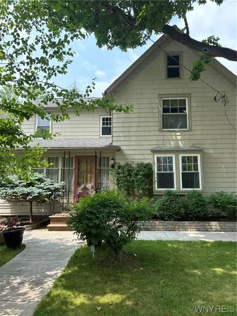 125 Aurora St, Lancaster, NY 14086